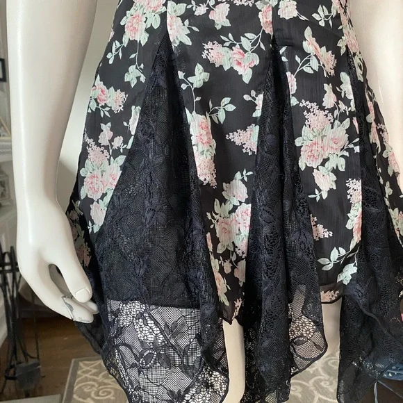 DollsKill | NWT’s Current Mood Y2K Boho floral lace fairy mini dress - Picture 8 of 10